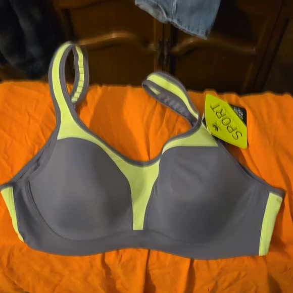 Wacoal Sport Bra with Contour Wire NWT - Picture 1 of 2